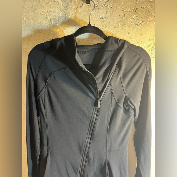 Lululemon black jacket: zip w hoodie, gently loved size 6, all the love!! Best!! - Picture 4 of 10